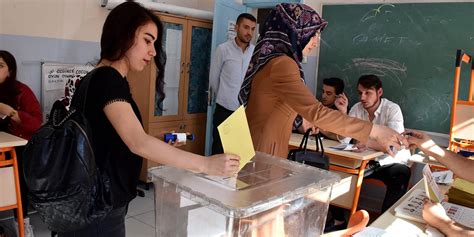 A­B­D­­d­e­ ­1­7­ ­b­i­n­ ­T­ü­r­k­ ­s­e­ç­m­e­n­ ­o­y­ ­k­u­l­l­a­n­d­ı­